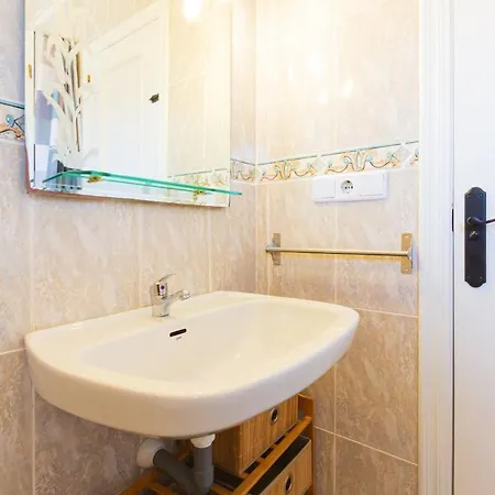 Appartement Coastal Comfort With Pool & Parking