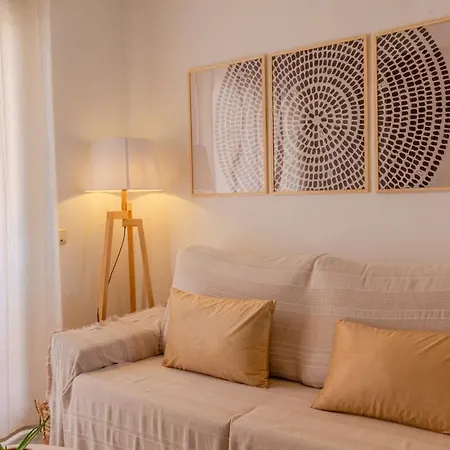 Coastal Comfort With Pool & Parking * Arenales del Sol