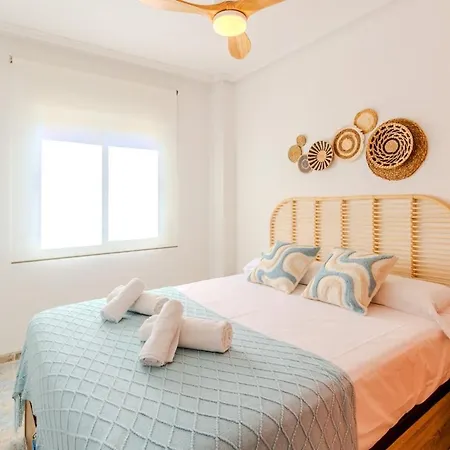 Coastal Comfort With Pool & Parking Appartement *