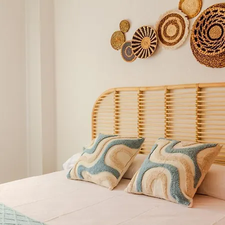 Coastal Comfort With Pool & Parking Appartement *